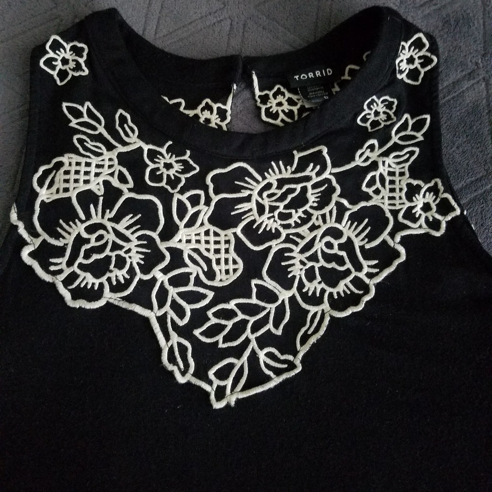 ***sold*** Black & cream torrid top - Picture 2 of 5